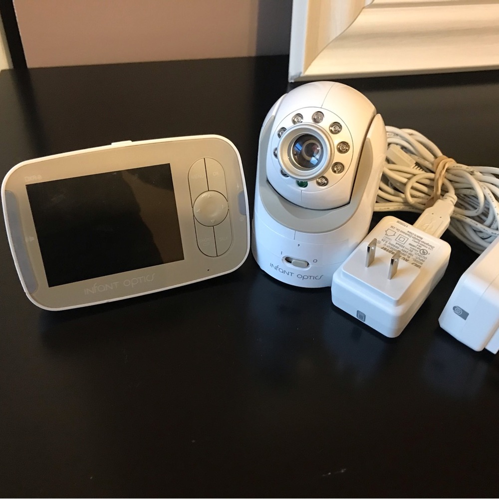 Infant Optics - Video Baby Monitor with 3.5" Screen